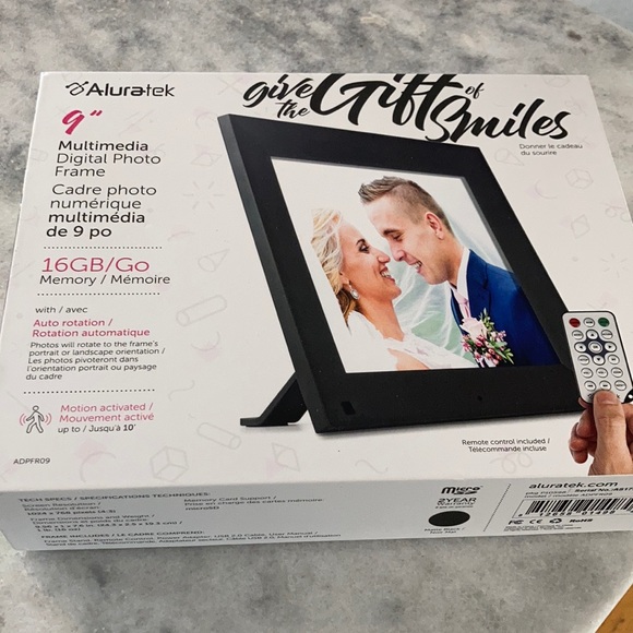 9 inch Aluratek digital photo frame - Picture 1 of 8